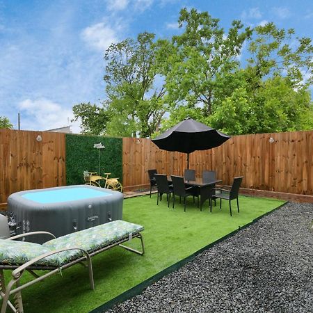 Blissful Getaway Home With Hot Tub & Backyard Near Downtown ฮูสตัน ภายนอก รูปภาพ