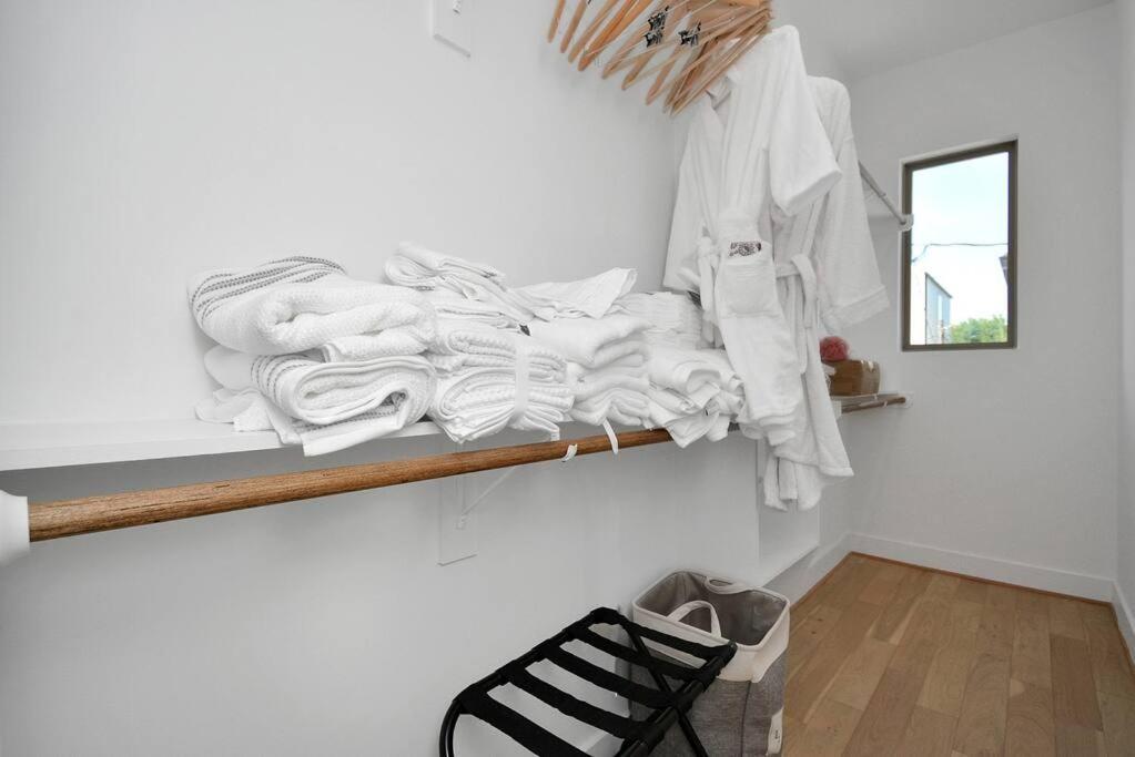 Blissful Getaway Home With Hot Tub & Backyard Near Downtown ฮูสตัน ภายนอก รูปภาพ