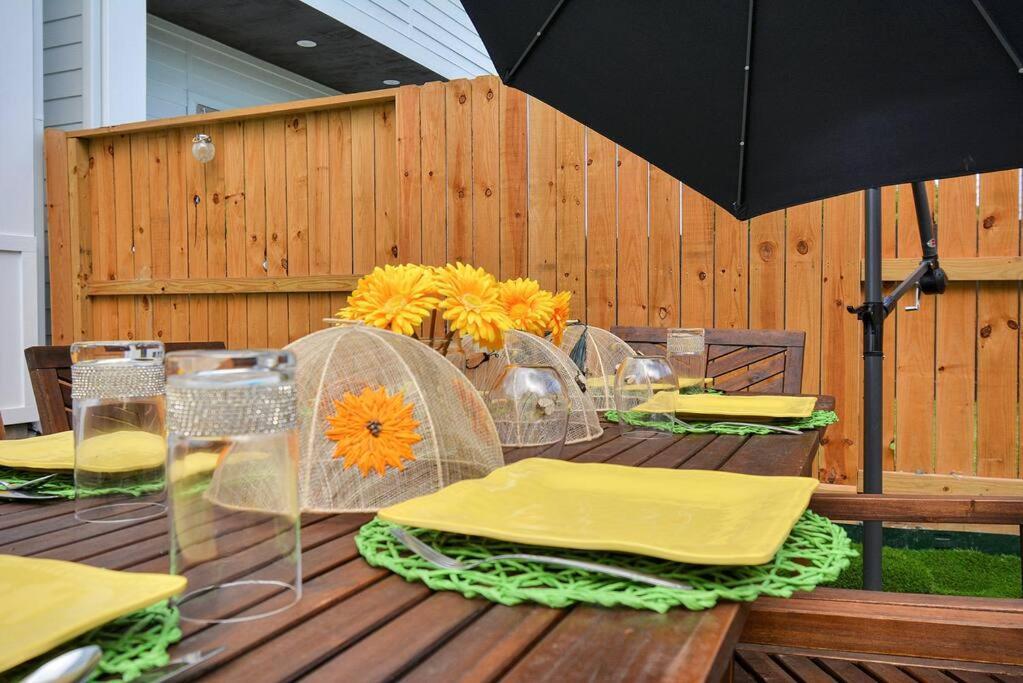 Blissful Getaway Home With Hot Tub & Backyard Near Downtown ฮูสตัน ภายนอก รูปภาพ