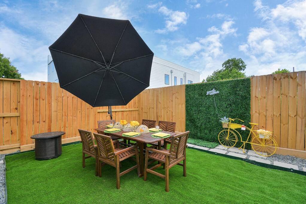 Blissful Getaway Home With Hot Tub & Backyard Near Downtown ฮูสตัน ภายนอก รูปภาพ