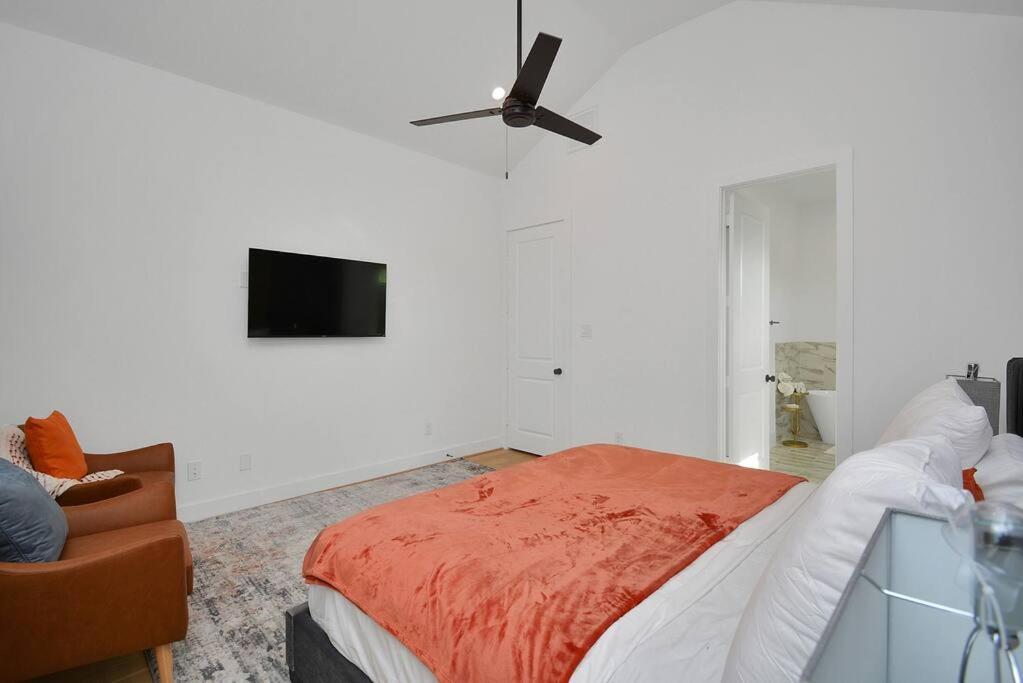 Blissful Getaway Home With Hot Tub & Backyard Near Downtown ฮูสตัน ภายนอก รูปภาพ