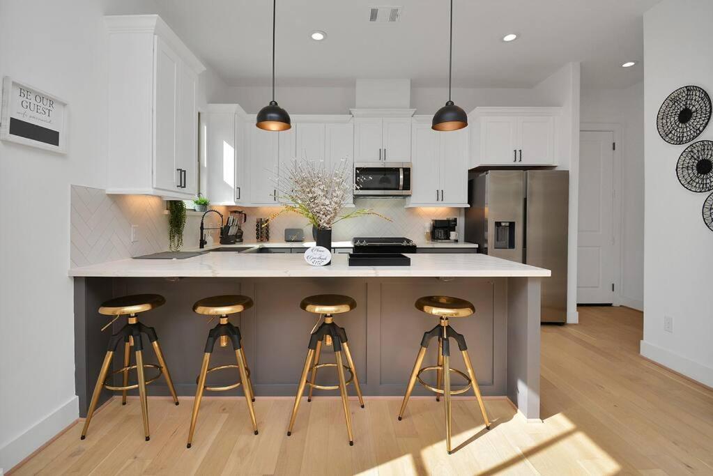 Blissful Getaway Home With Hot Tub & Backyard Near Downtown ฮูสตัน ภายนอก รูปภาพ
