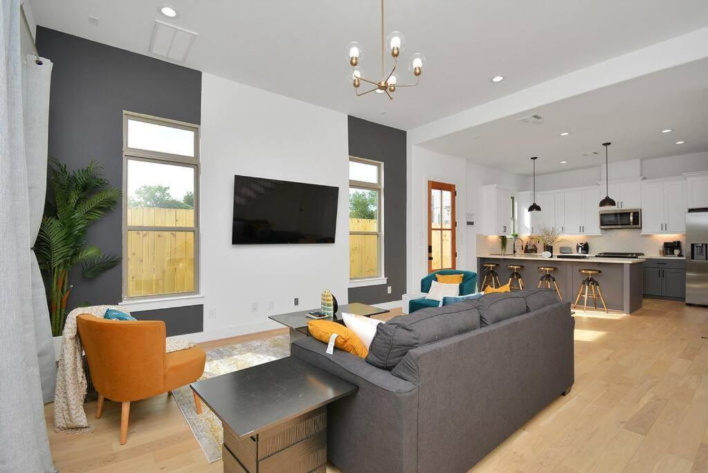 Blissful Getaway Home With Hot Tub & Backyard Near Downtown ฮูสตัน ภายนอก รูปภาพ
