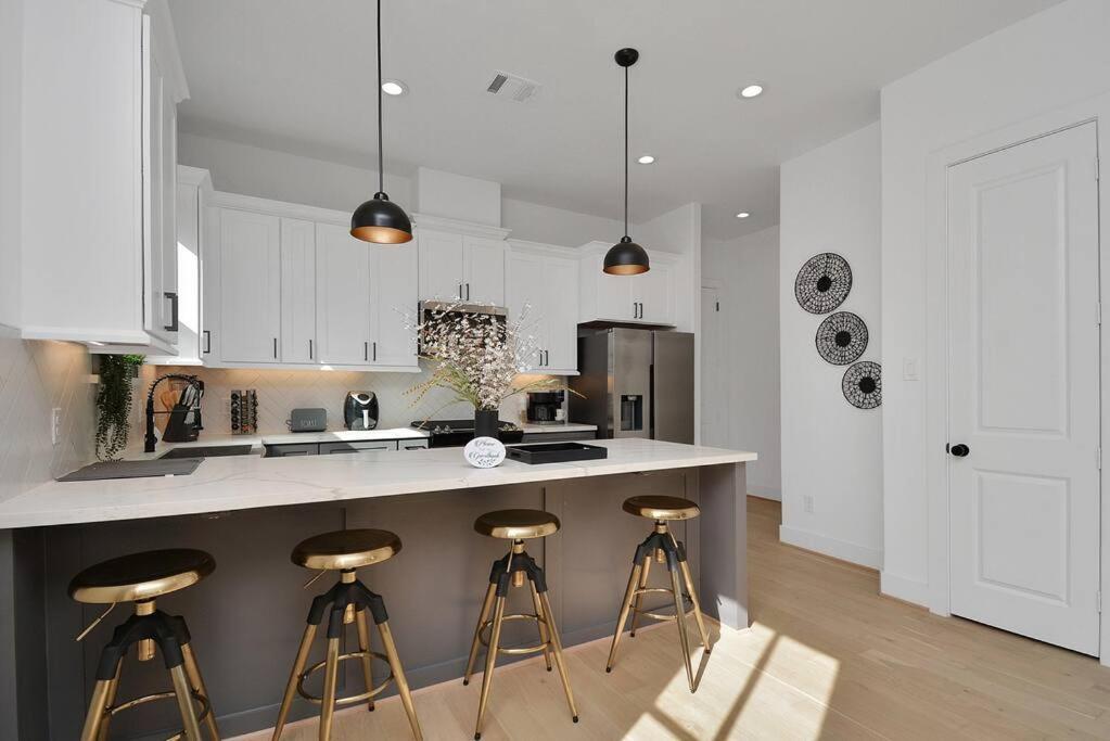 Blissful Getaway Home With Hot Tub & Backyard Near Downtown ฮูสตัน ภายนอก รูปภาพ