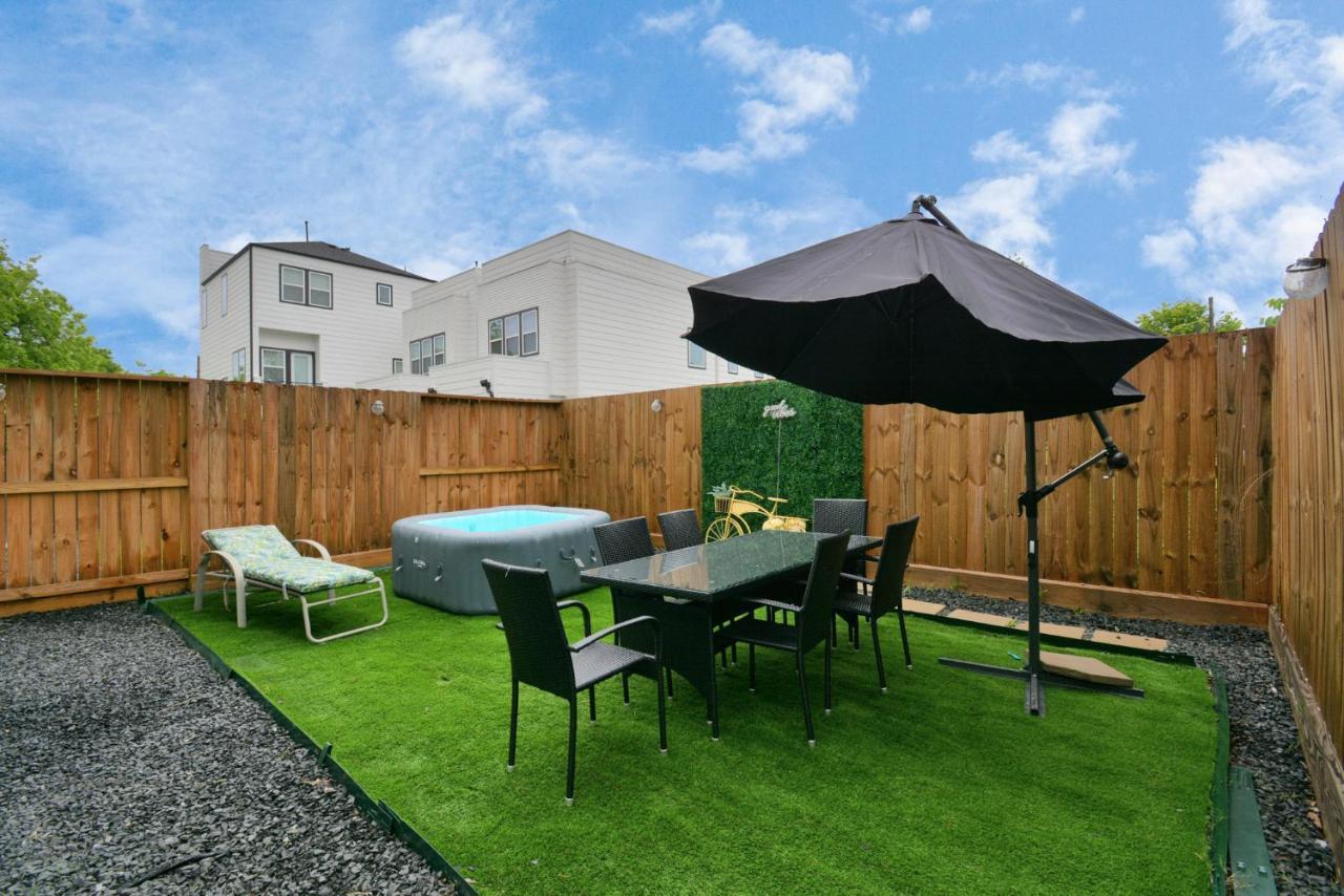 Blissful Getaway Home With Hot Tub & Backyard Near Downtown ฮูสตัน ภายนอก รูปภาพ